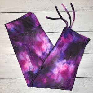 Purple Galaxy Print Ruched Capri‎ Leggings
